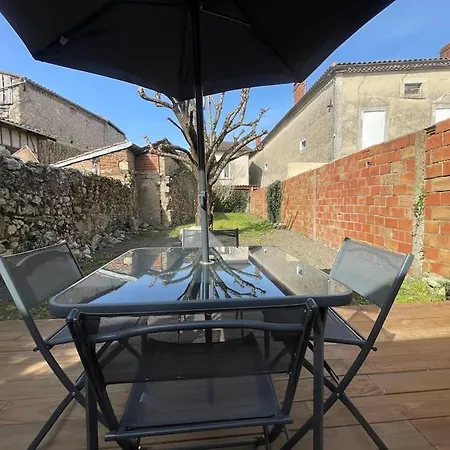 Le Jardin De L'ostal Hébergement de vacances Casteljaloux